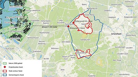 Op deze kaart van Soest en omgeving is te zien waar de rode contour loopt waarbinnen gebouwd mag worden, de twee verzonnen locaties voor een stikstofberekening en het dichtstbijzijnde natura2000 gebied de Oostelijke Vechtplassen.  